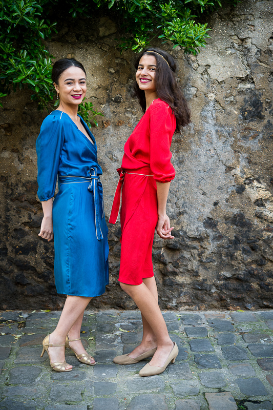 Robe bleue rouge cérémonie